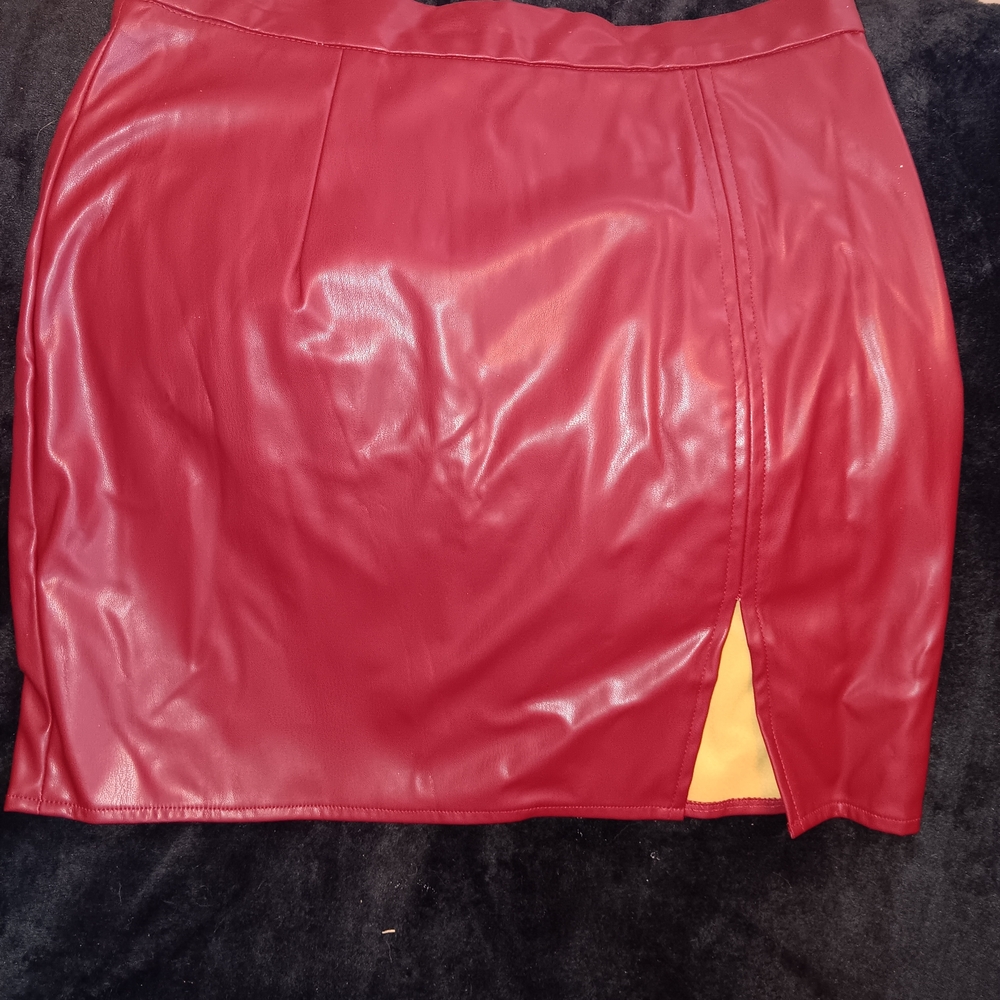 SHEIN Red Faux Leather Pencil Skirt